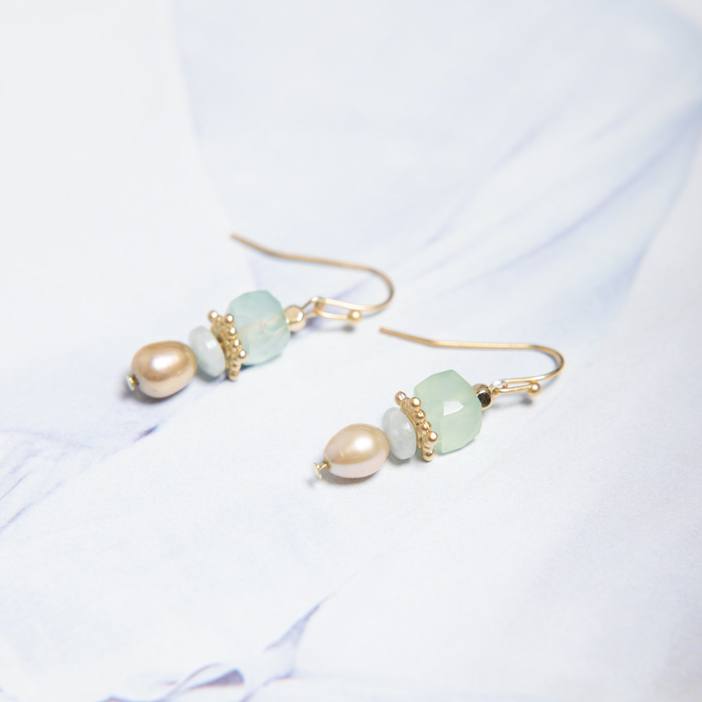 Oorbellen Chalcedoon met Parel