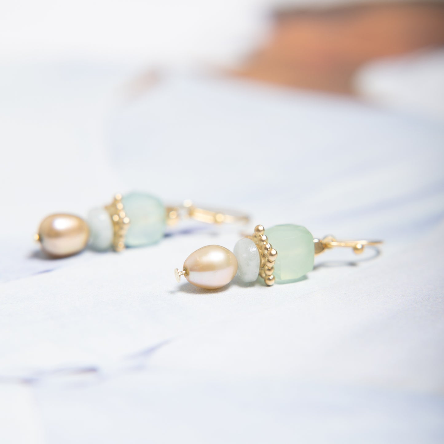 Oorbellen Chalcedoon met Parel