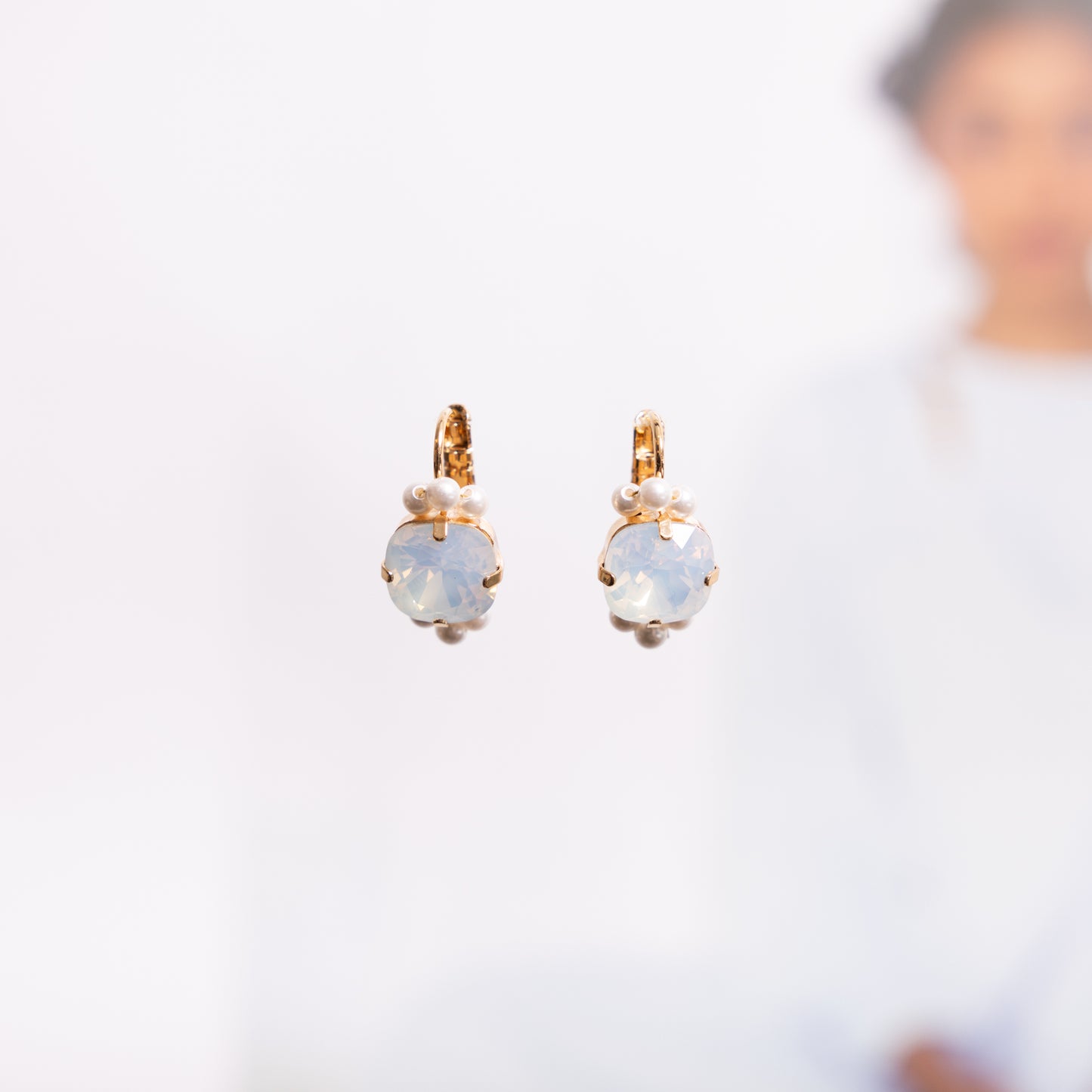 Classic Fantasy White Opal met Pareltjes